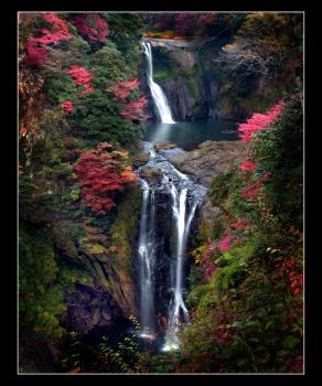 紅葉の鵜の子滝