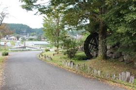 水車のある風景