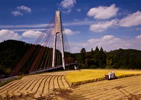 棚田と鮎の瀬大橋