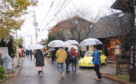 湯の坪街道散策の様子