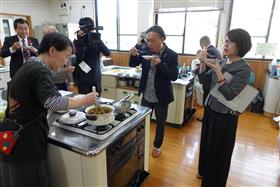試食会 (1)